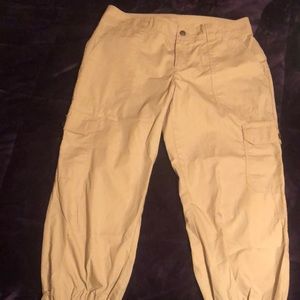 Chaps sz 12 Cargo Capris with Tie Hem.